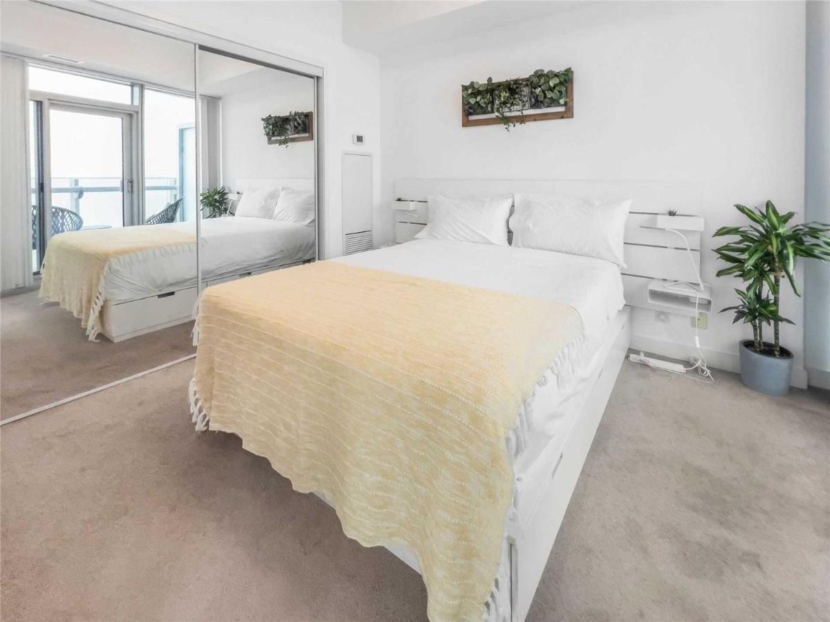Luxury Condo In The Heart Of Toronto - Next To Scotiabank Arena ภายนอก รูปภาพ