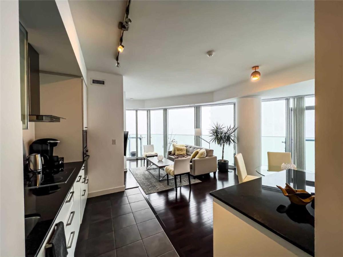 Luxury Condo In The Heart Of Toronto - Next To Scotiabank Arena ภายนอก รูปภาพ