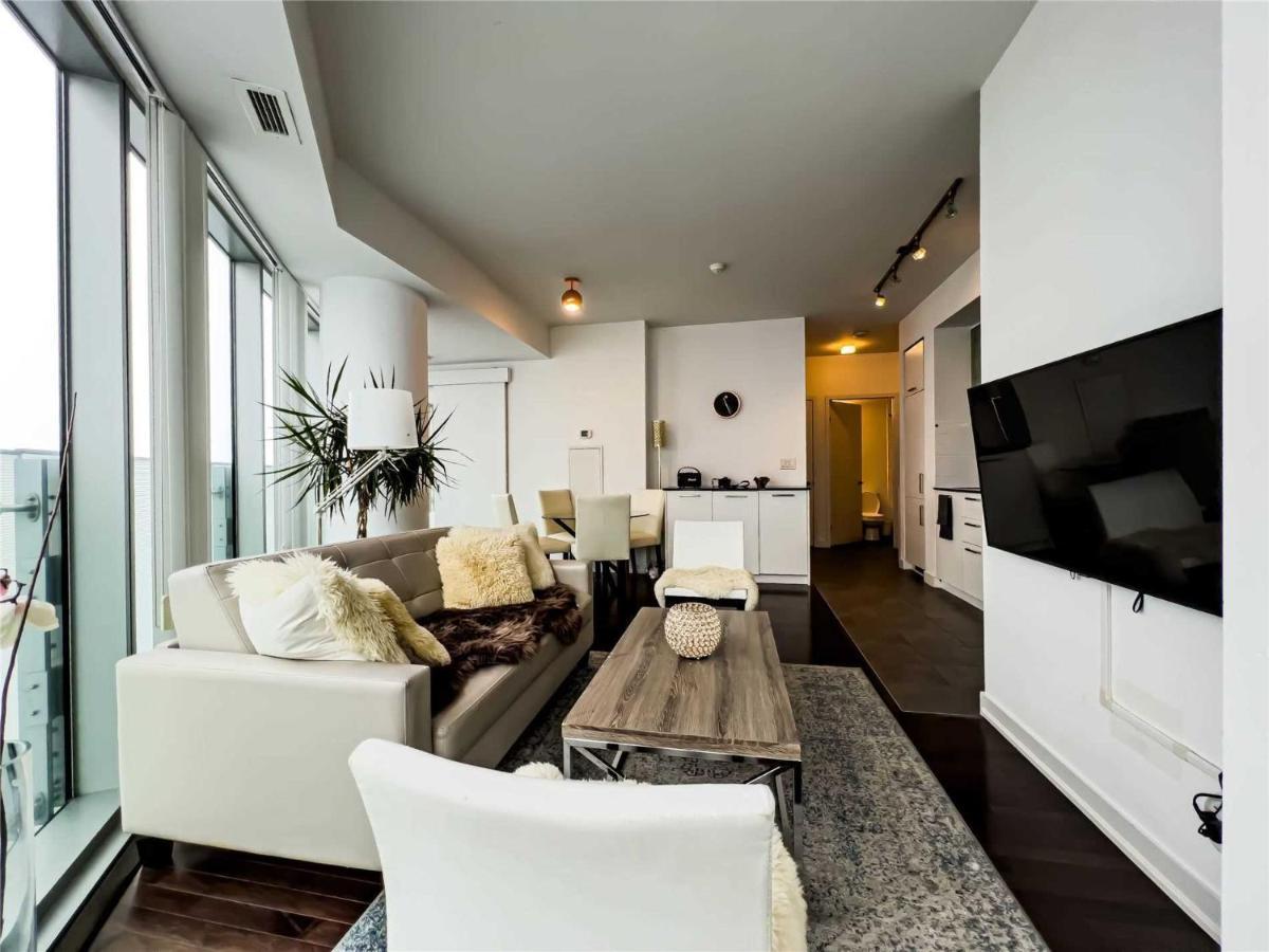 Luxury Condo In The Heart Of Toronto - Next To Scotiabank Arena ภายนอก รูปภาพ