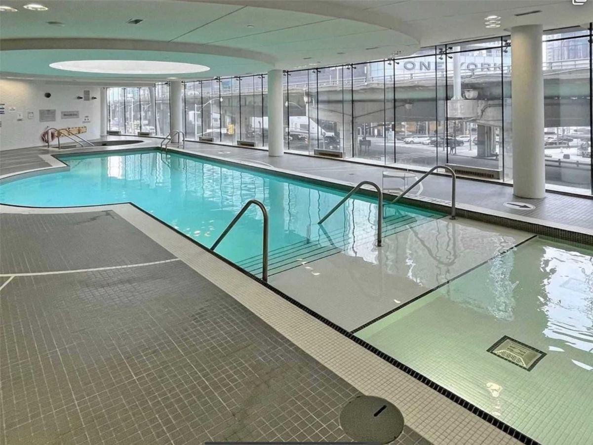 Luxury Condo In The Heart Of Toronto - Next To Scotiabank Arena ภายนอก รูปภาพ
